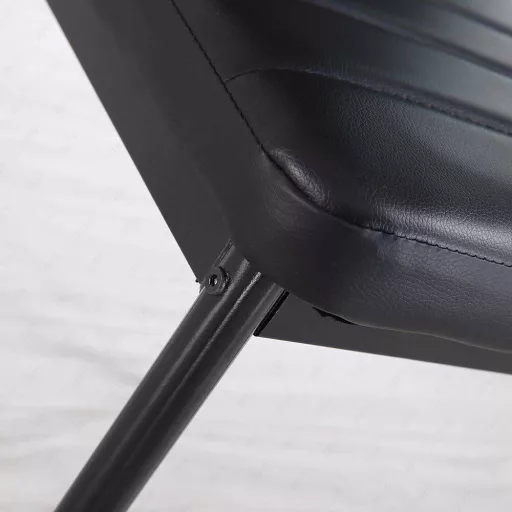 Set od 4 crnih blagovaonskih stolica s ergonomskim dizajnom i čvrstim metalnim okvirom